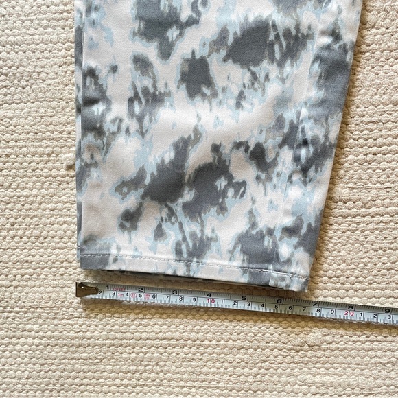 Uniqlo Women White Gray Camouflage Pull On 3/4 Elastic Waist Pants Size M - Picture 9 of 9
